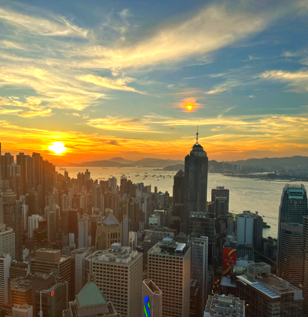 高盛预计新兴市场股票和货币年底前将上涨