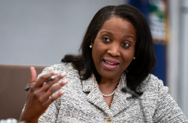 美联储的库克称自己纵使只是暂时离任