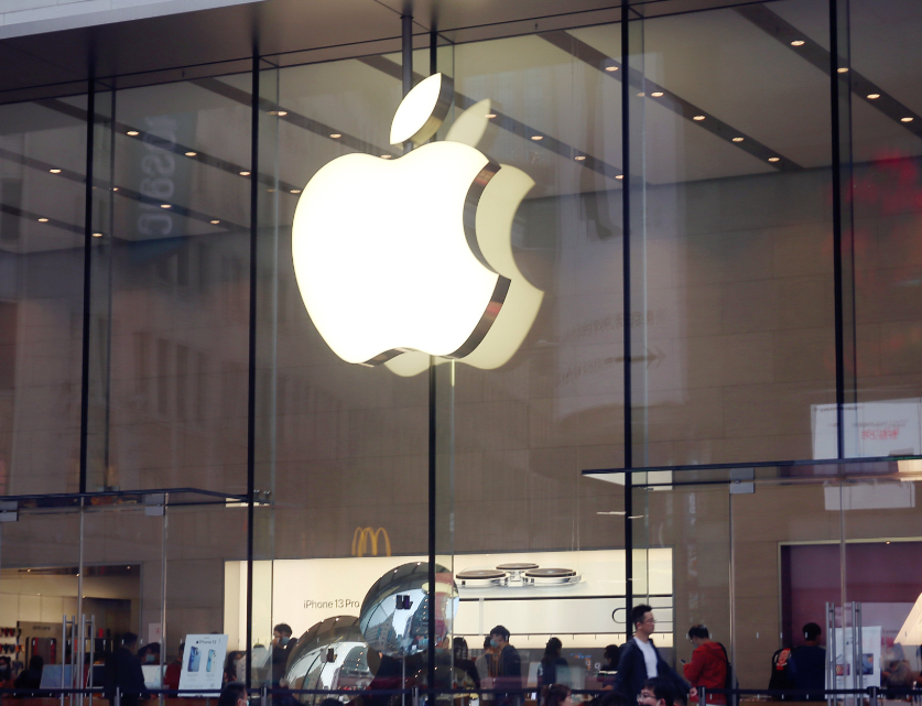 苹果(AAPL.US)高层持续震荡 挖角Meta核心法务掌门应