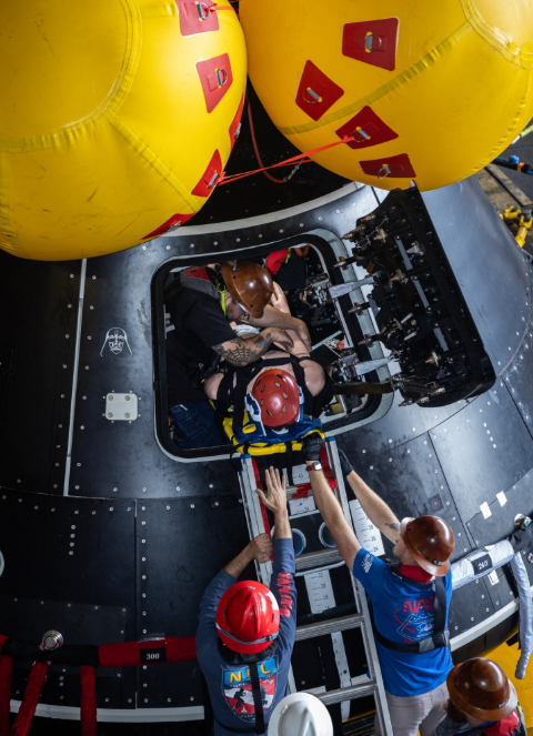 阿耳特弥斯太空舱助推宇航员踏上创纪录的月球